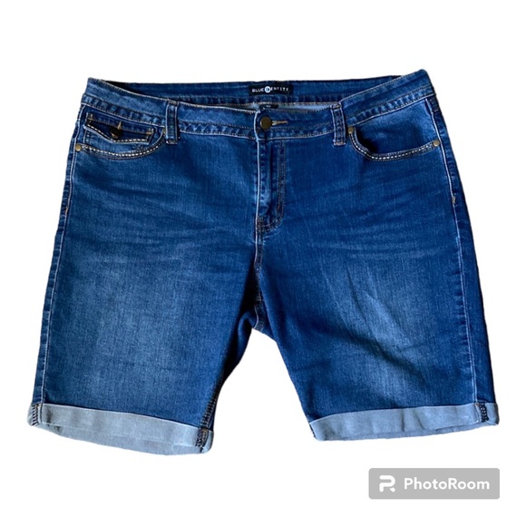 Blue Identity Denim Jean Cuffed Shorts Flap Button Back Pockets Size 16 P - Picture 2 of 13